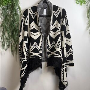 Forever 21 Black and White Tribal Pattern Poncho